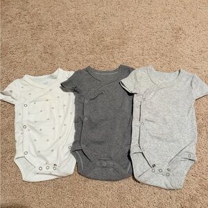 Cloud Island Gray and White Bodysuits Set